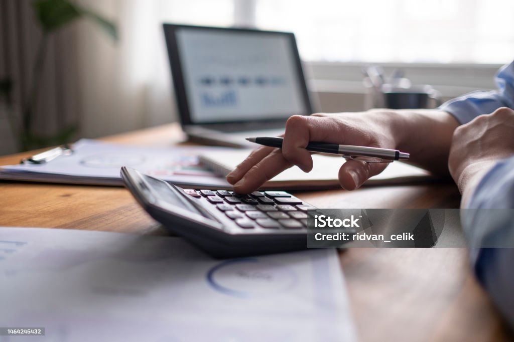 How Do Cleaning Companies Price Weekly, Biweekly, and Monthly House Cleaning?